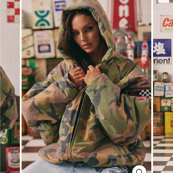 The “Be Kind” Bomber by Sabbi -oversized - Picture 3 of 6